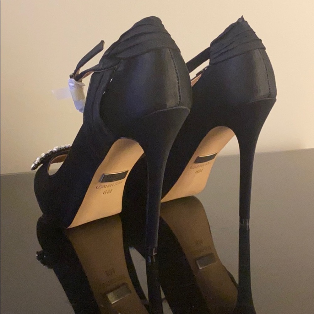 New Heels 👌❤️ - Picture 3 of 6